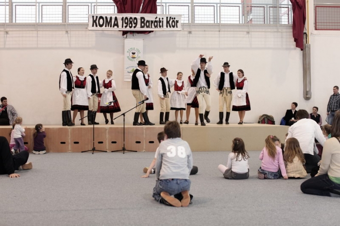 csaladinap_koma_128